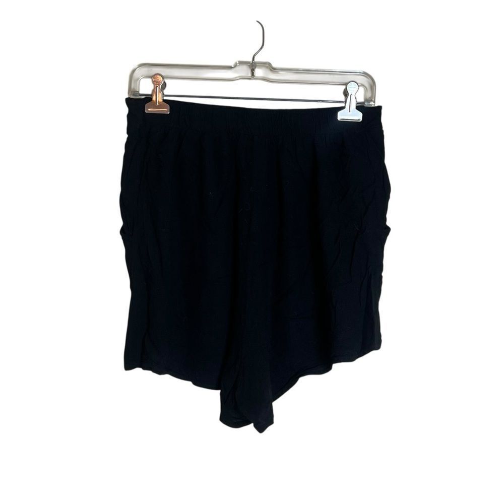3 for $30! Don’t ask‎ why black flowy shorts